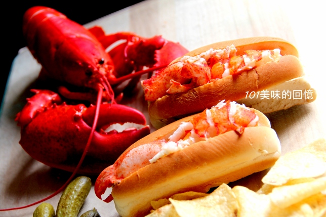 101DeliciousMemories.Wordpress.Com    Maine Lobster Rolls with Pickles and Chips dip with melted butter